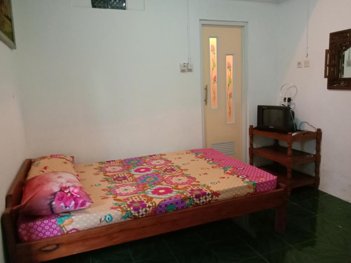 Rumah Ukhi Guest House Cebongan エクステリア 写真