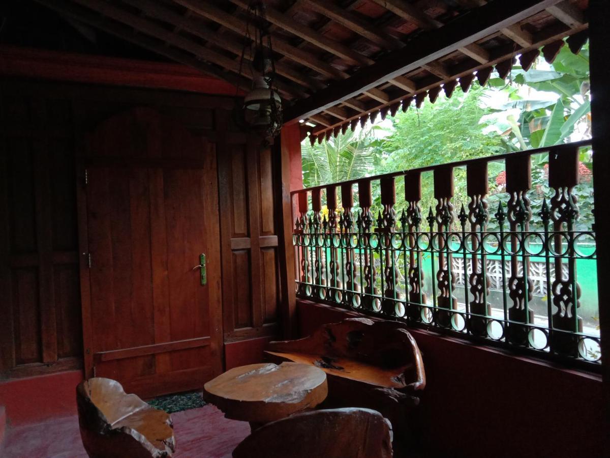 Rumah Ukhi Guest House Cebongan エクステリア 写真