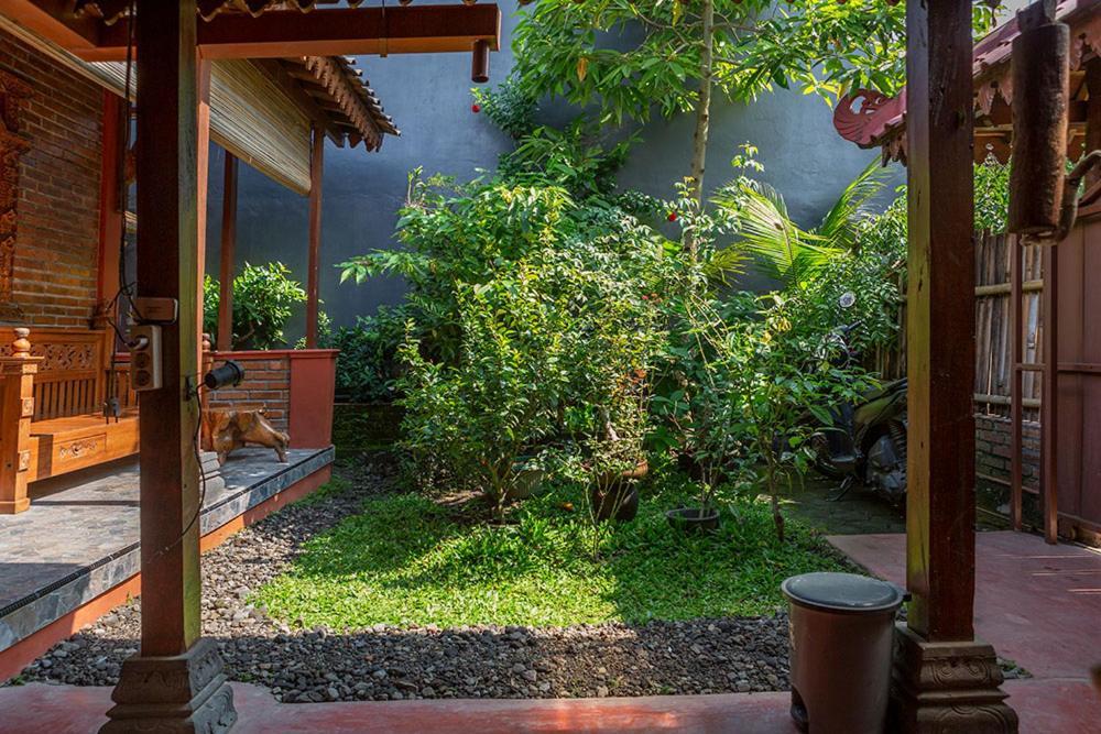Rumah Ukhi Guest House Cebongan エクステリア 写真