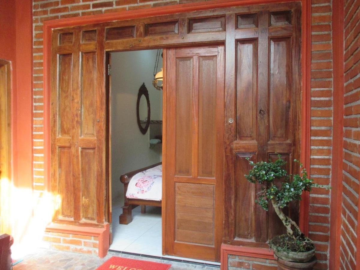Rumah Ukhi Guest House Cebongan エクステリア 写真