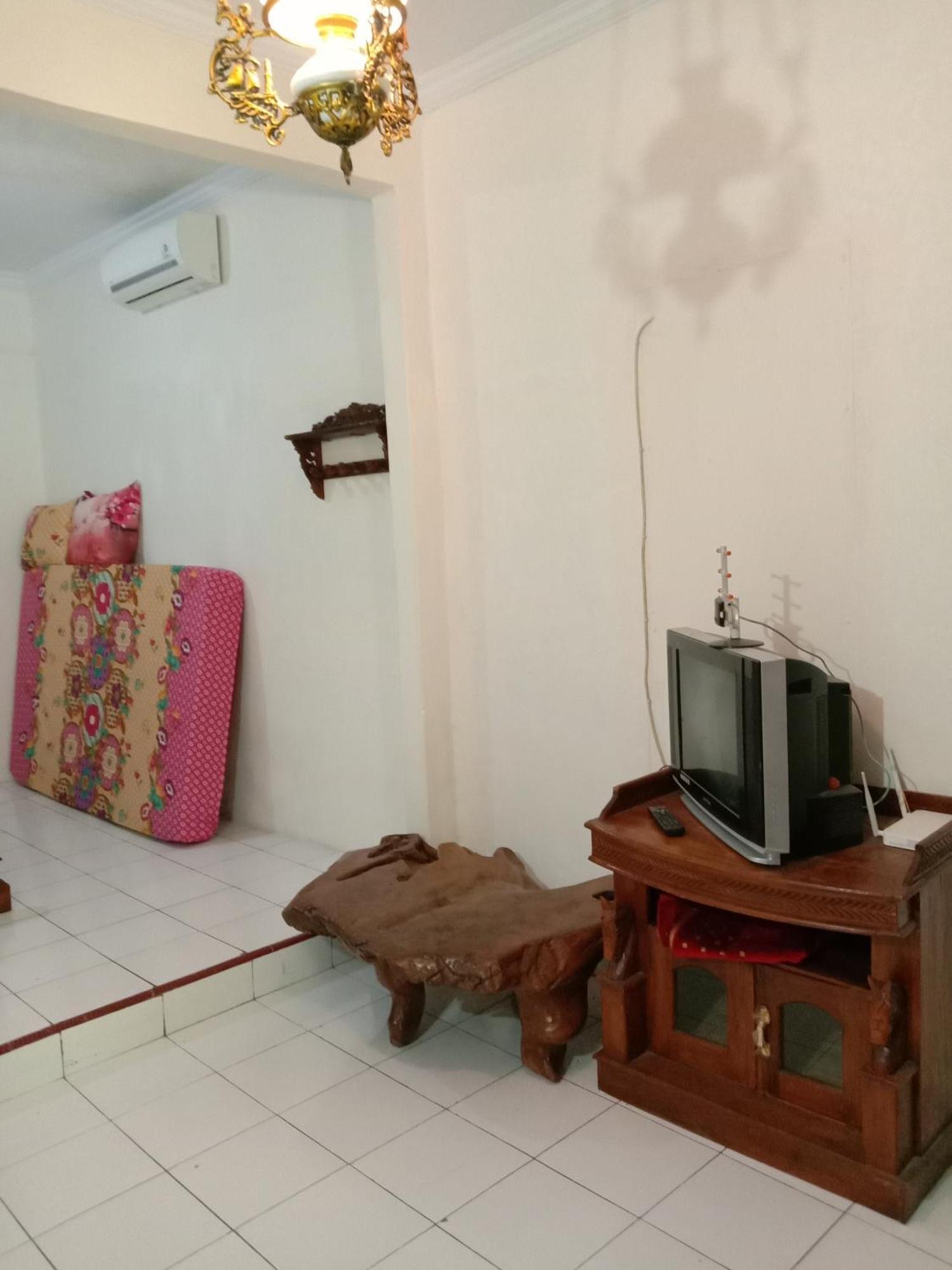 Rumah Ukhi Guest House Cebongan エクステリア 写真