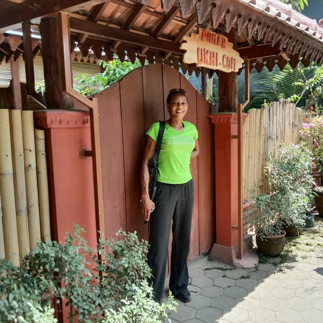 Rumah Ukhi Guest House Cebongan エクステリア 写真