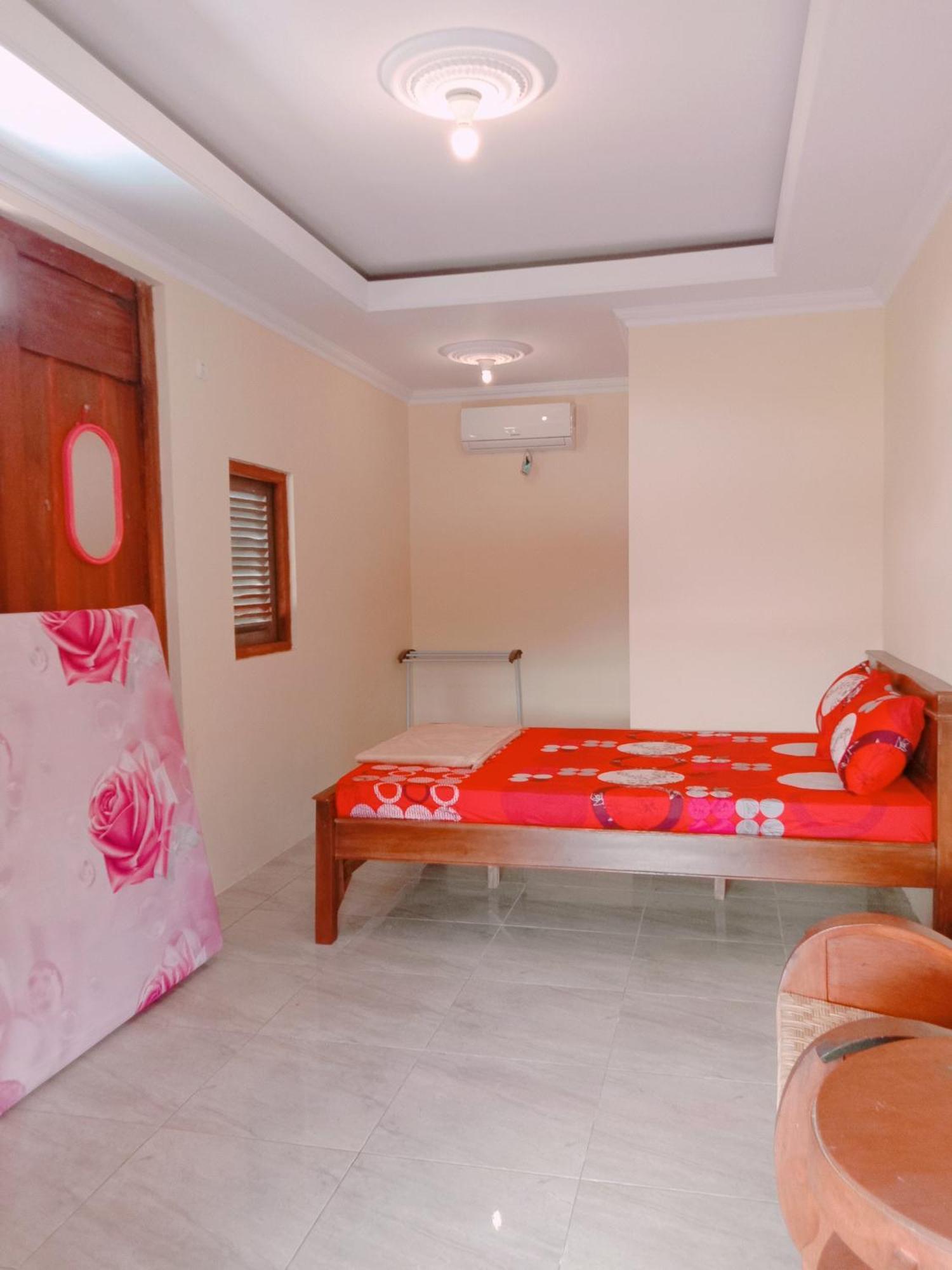Rumah Ukhi Guest House Cebongan エクステリア 写真