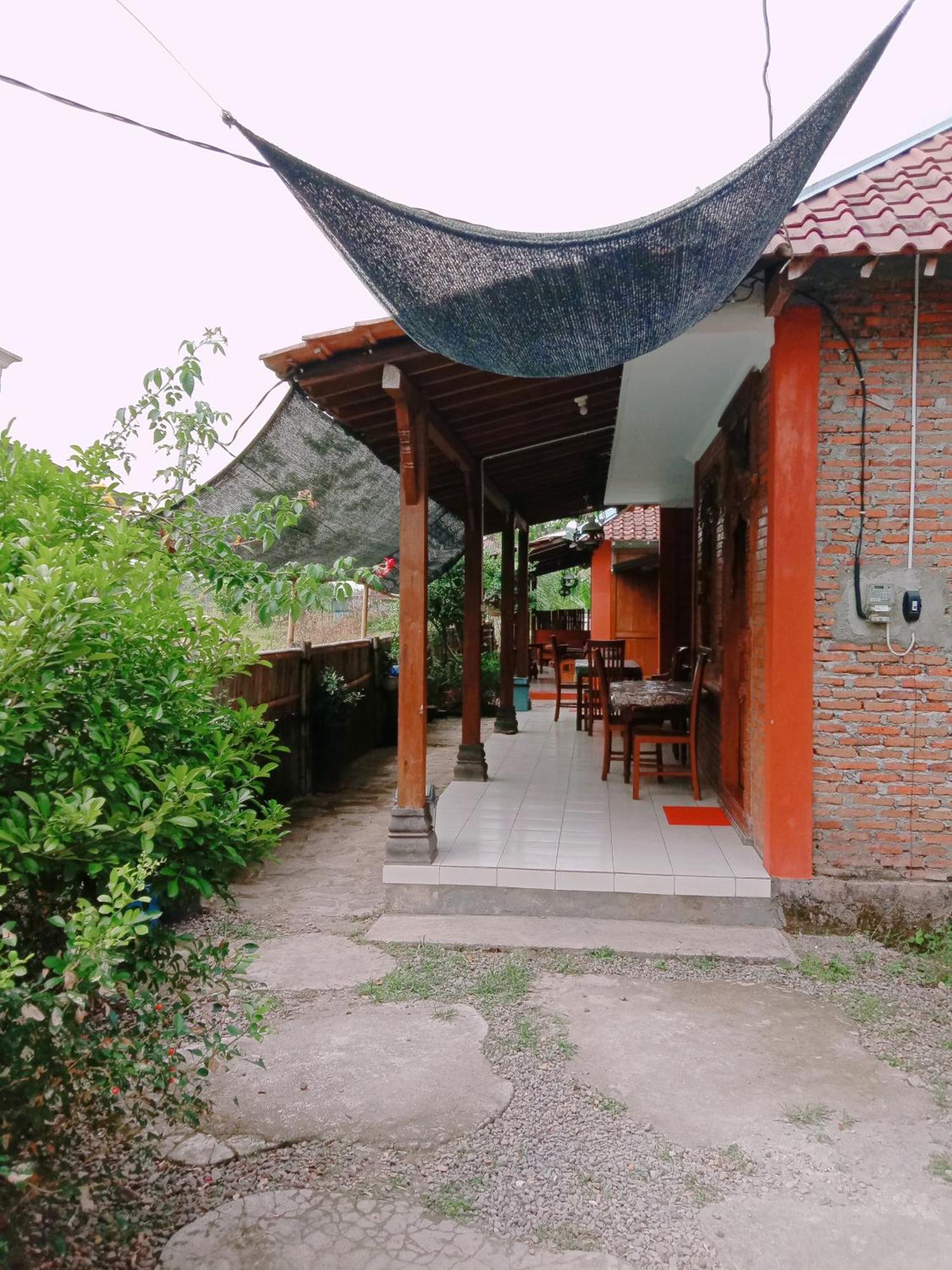 Rumah Ukhi Guest House Cebongan エクステリア 写真