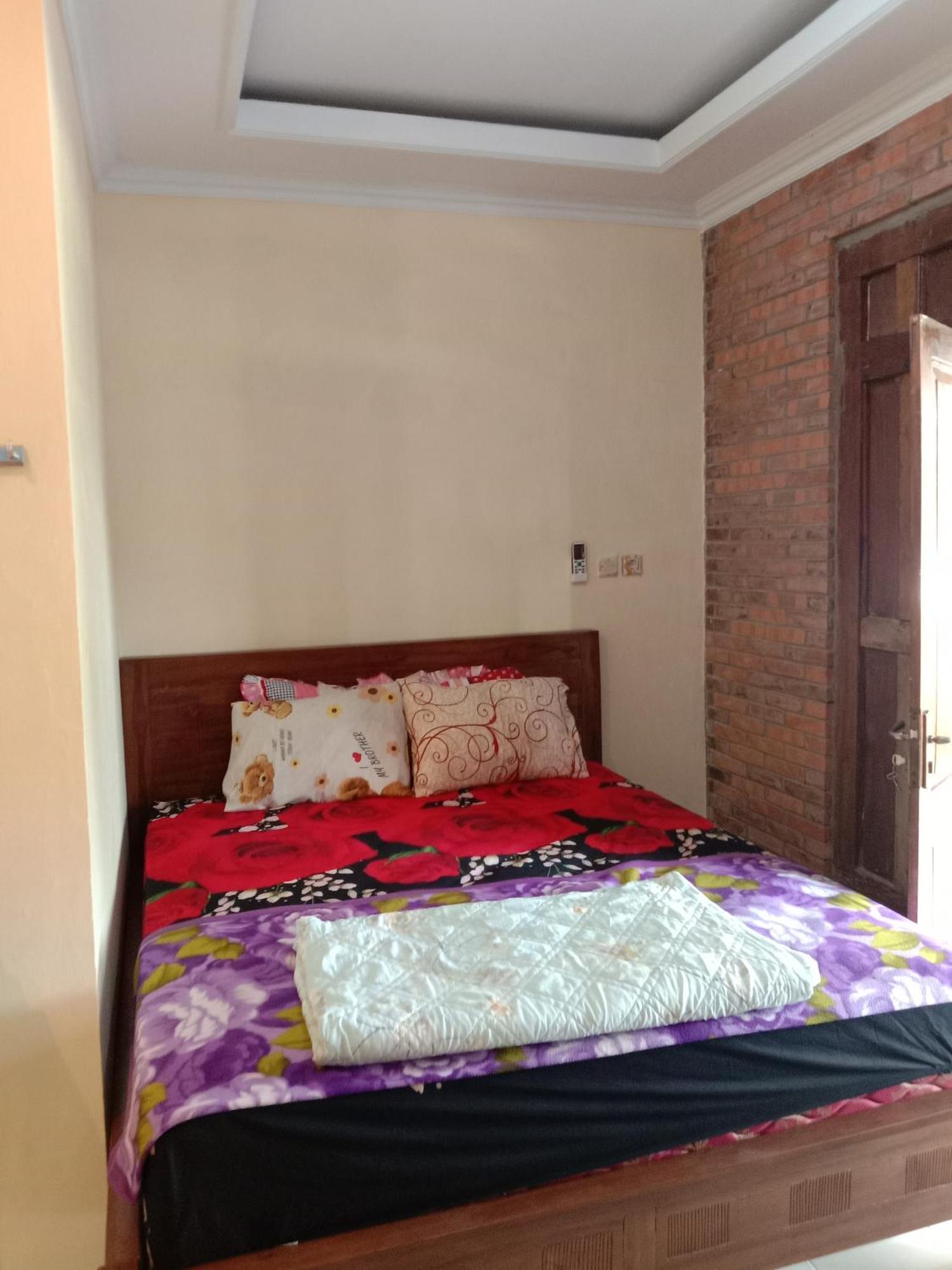 Rumah Ukhi Guest House Cebongan エクステリア 写真