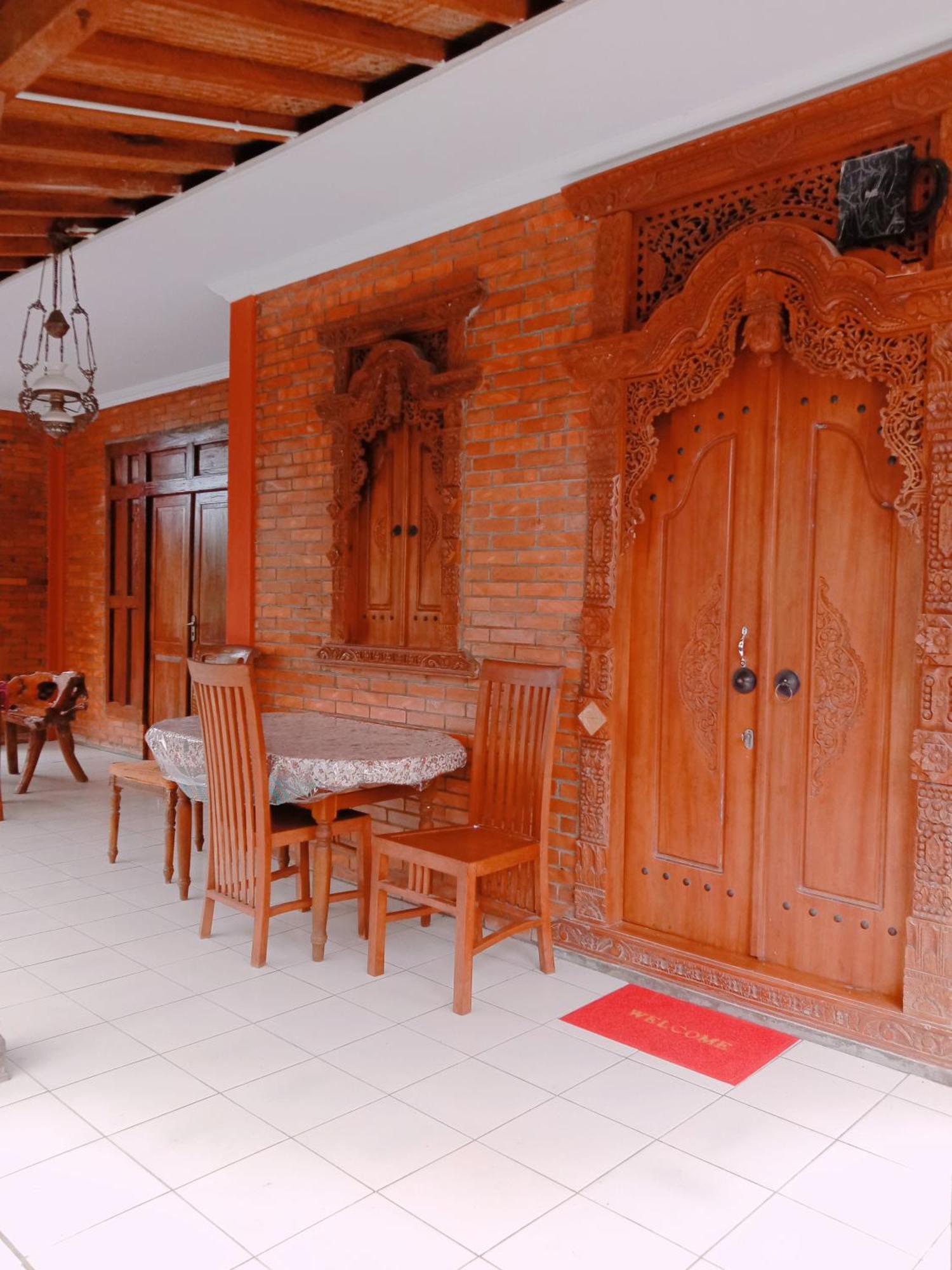 Rumah Ukhi Guest House Cebongan エクステリア 写真
