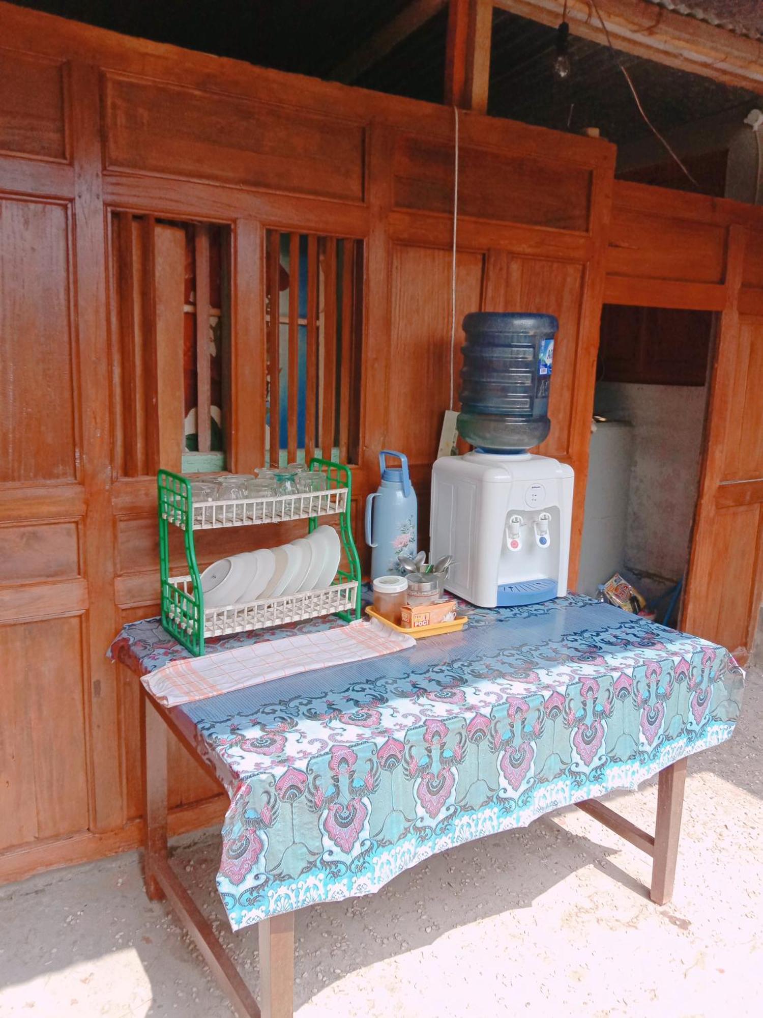 Rumah Ukhi Guest House Cebongan エクステリア 写真