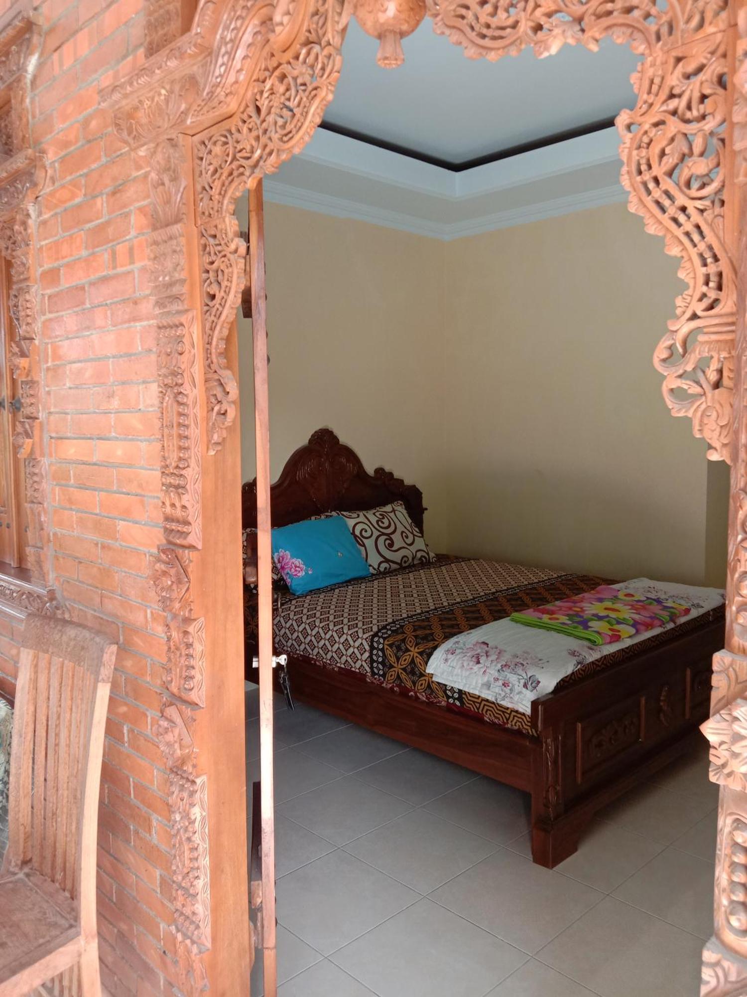 Rumah Ukhi Guest House Cebongan エクステリア 写真