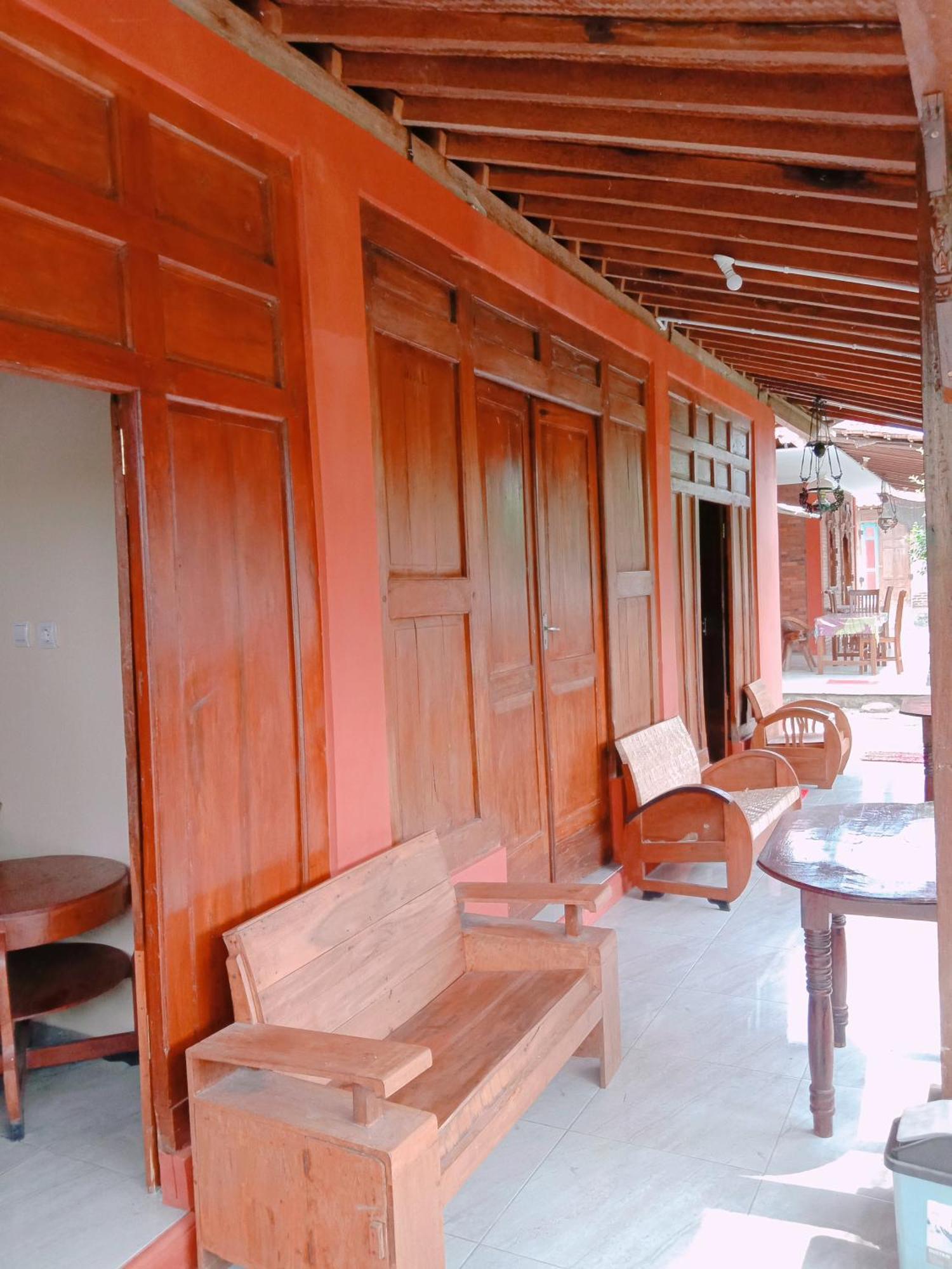 Rumah Ukhi Guest House Cebongan エクステリア 写真