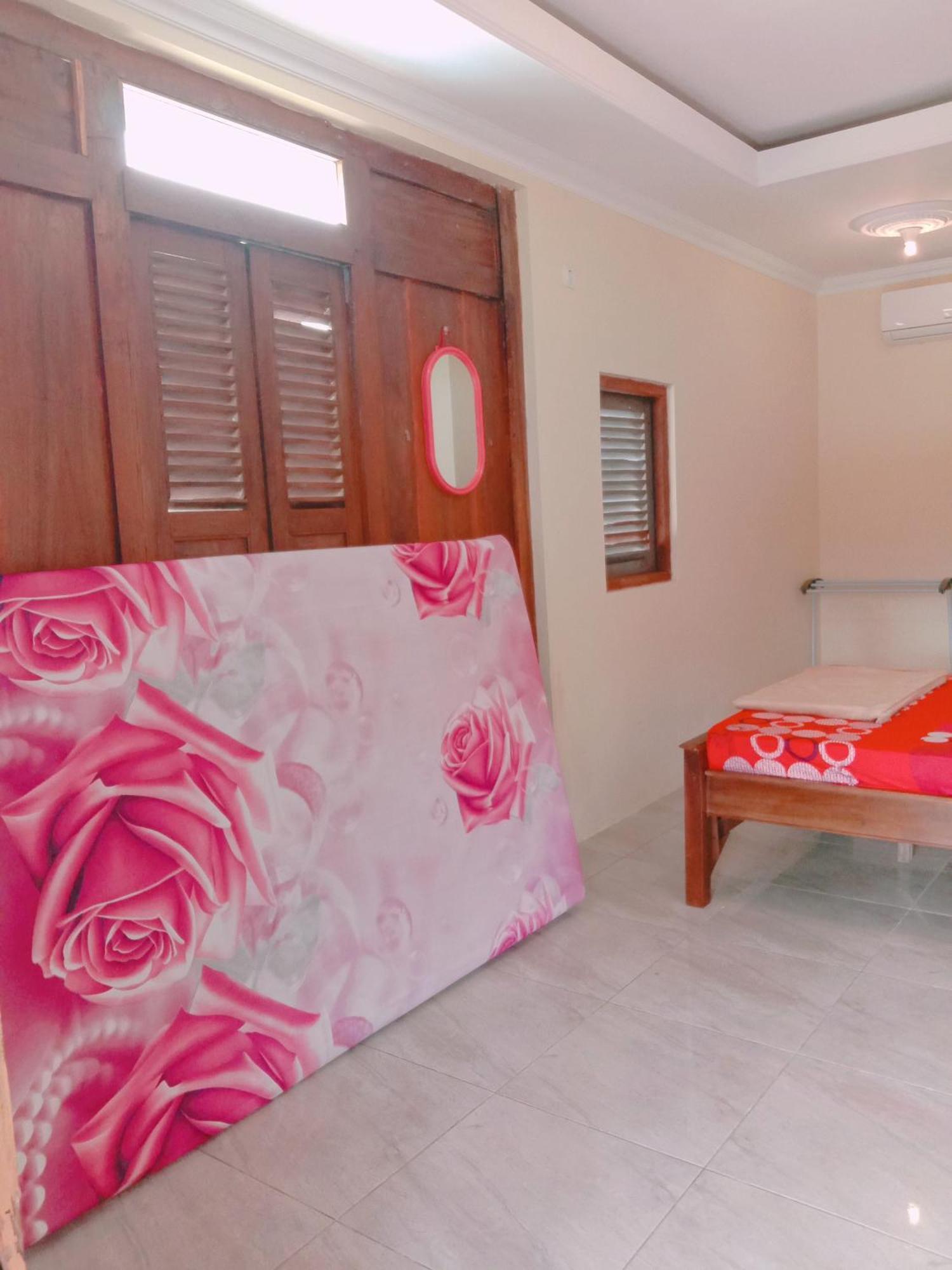 Rumah Ukhi Guest House Cebongan エクステリア 写真