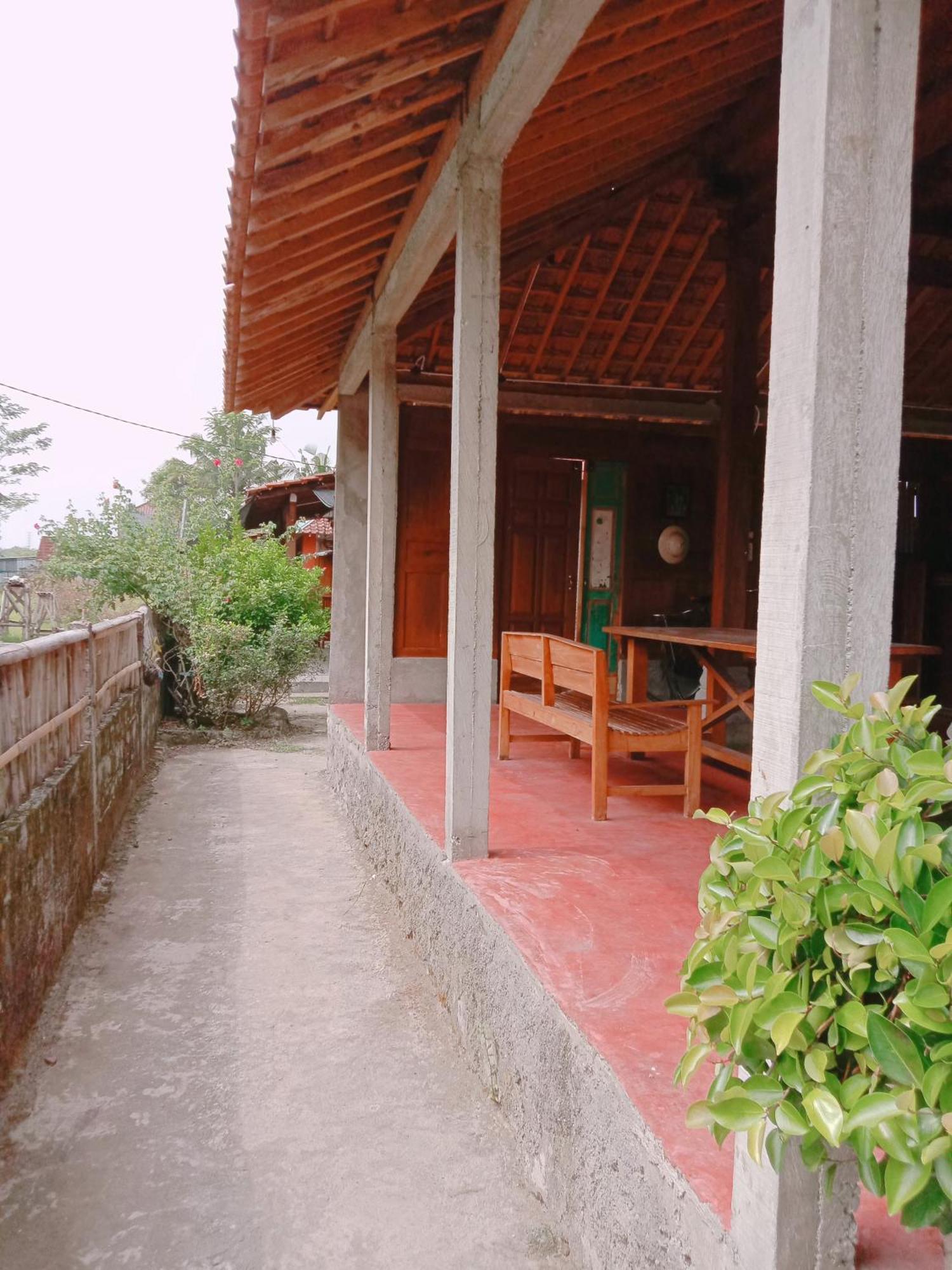 Rumah Ukhi Guest House Cebongan エクステリア 写真