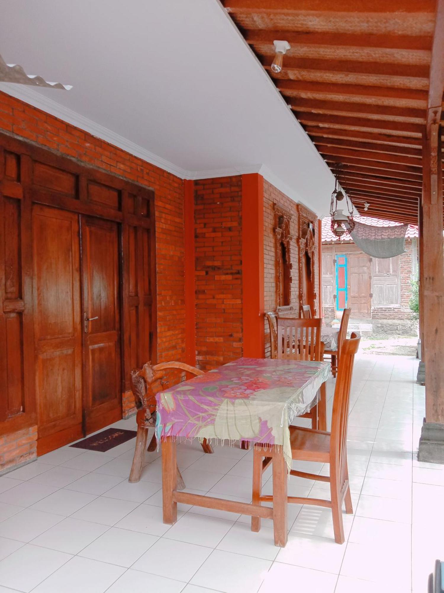 Rumah Ukhi Guest House Cebongan エクステリア 写真