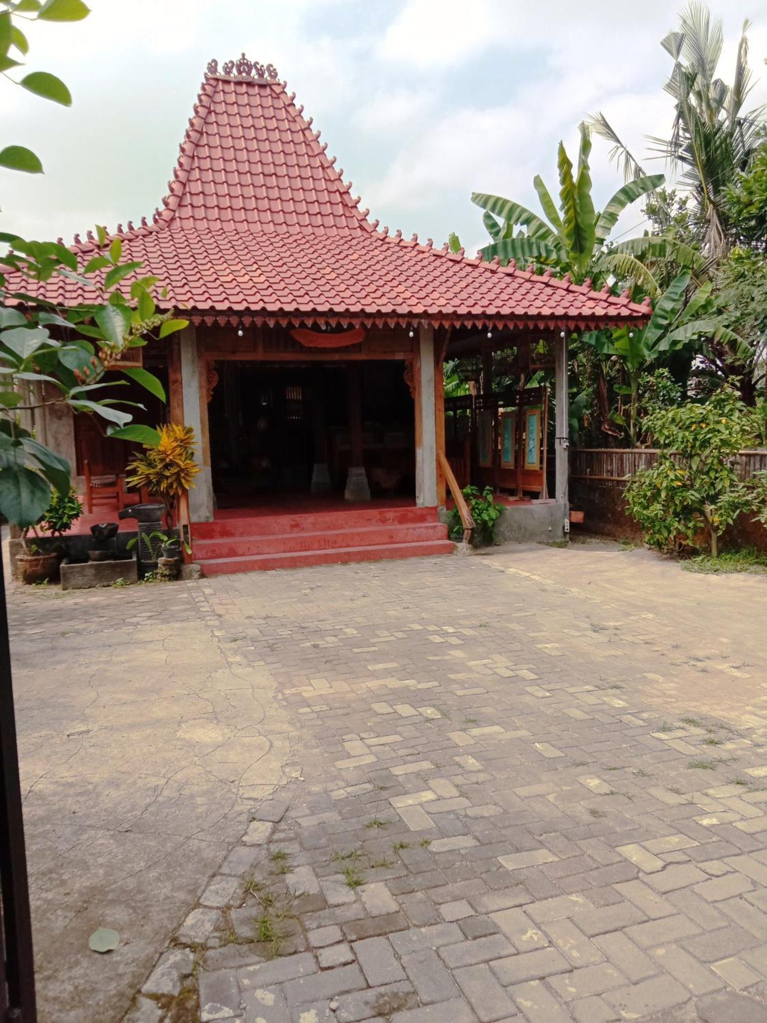 Rumah Ukhi Guest House Cebongan エクステリア 写真
