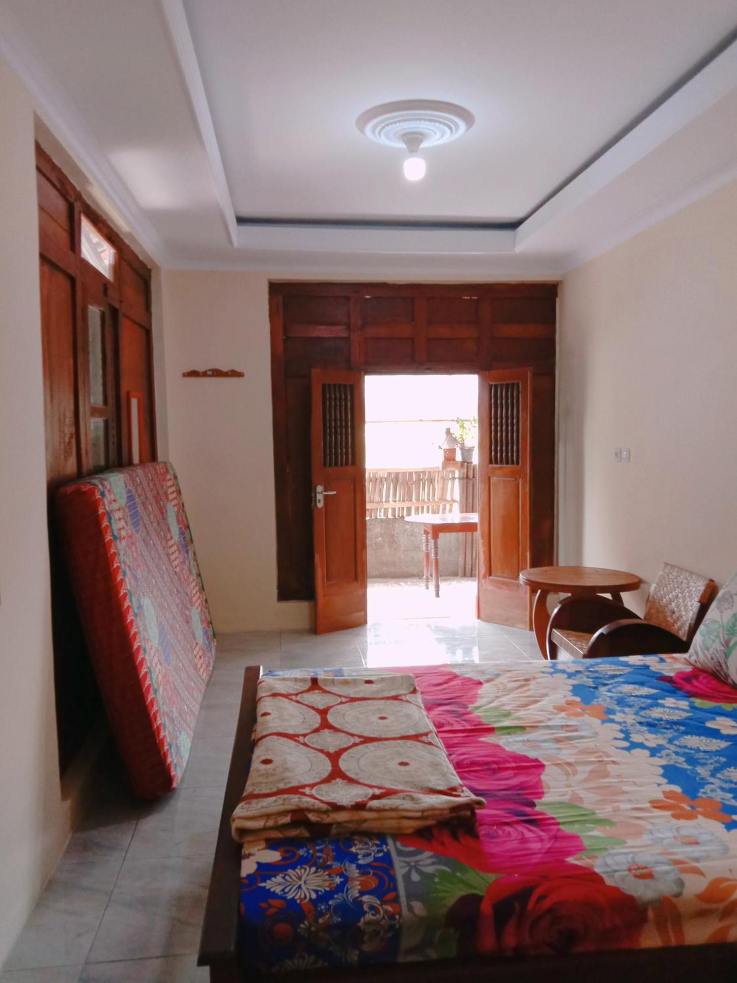 Rumah Ukhi Guest House Cebongan エクステリア 写真