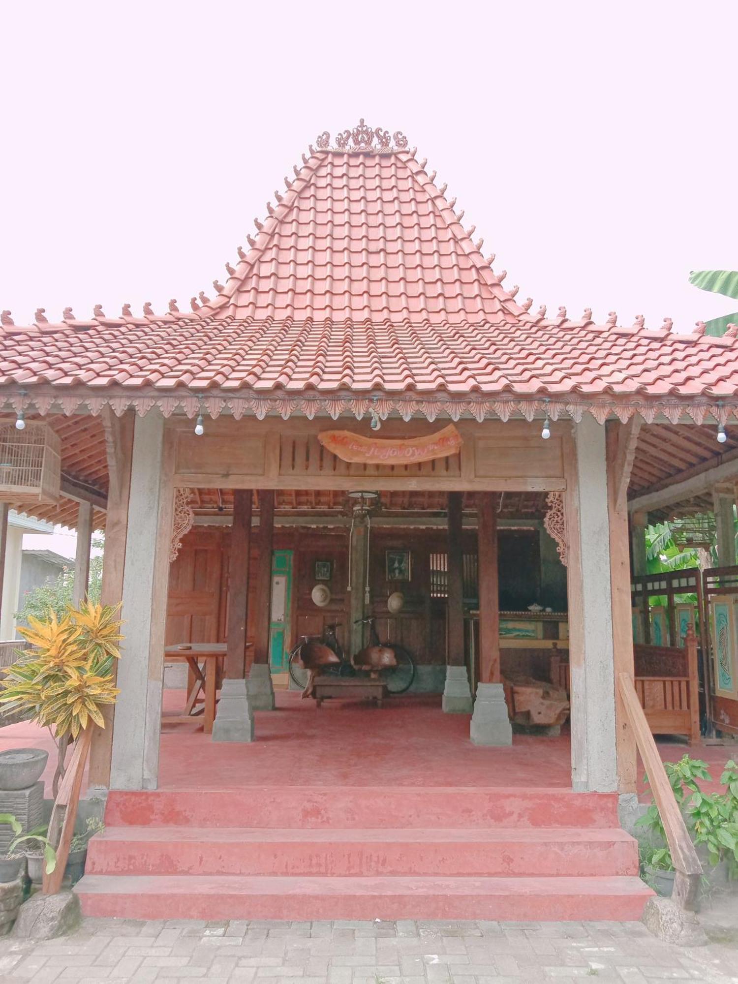 Rumah Ukhi Guest House Cebongan エクステリア 写真