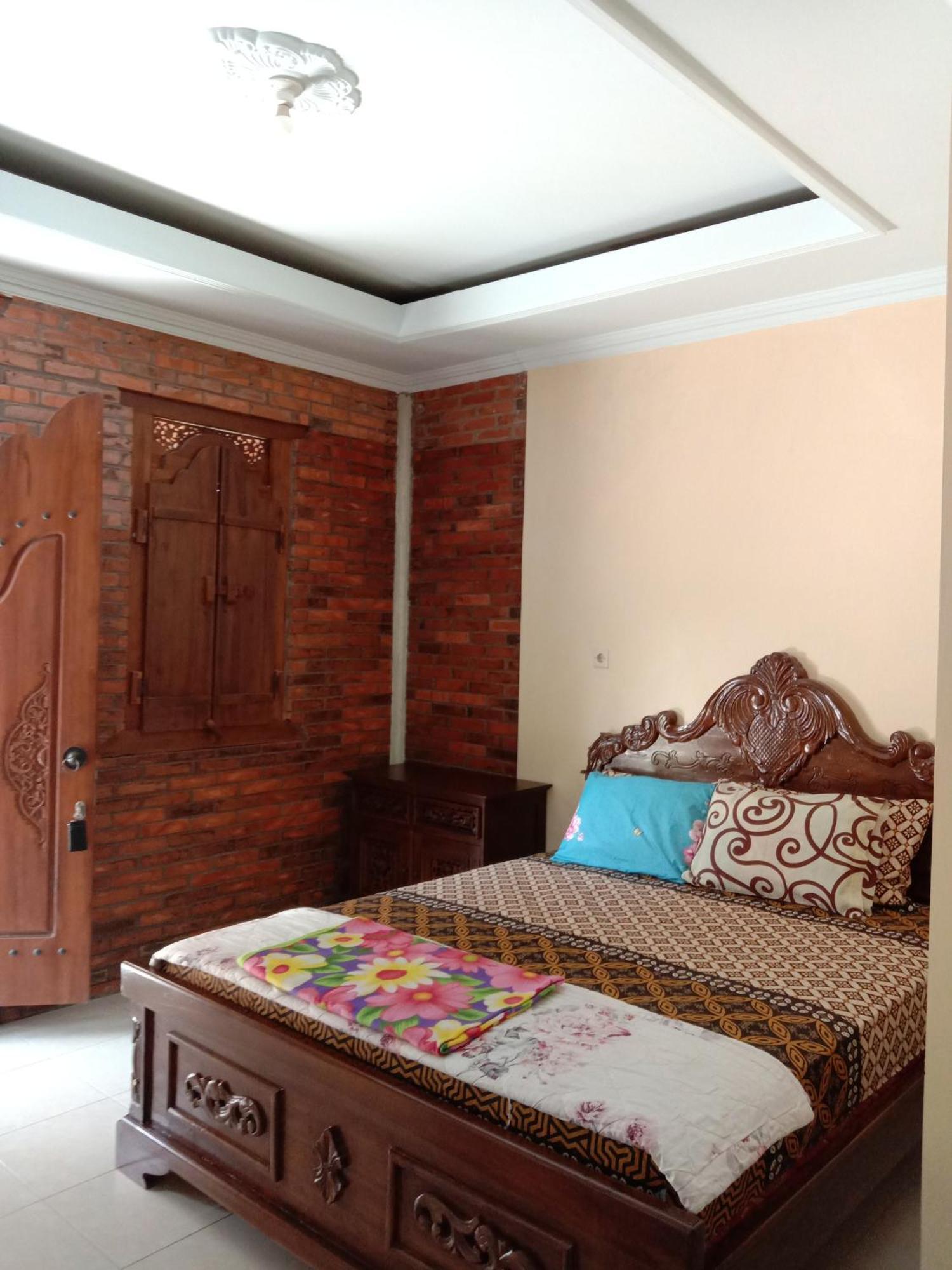 Rumah Ukhi Guest House Cebongan エクステリア 写真