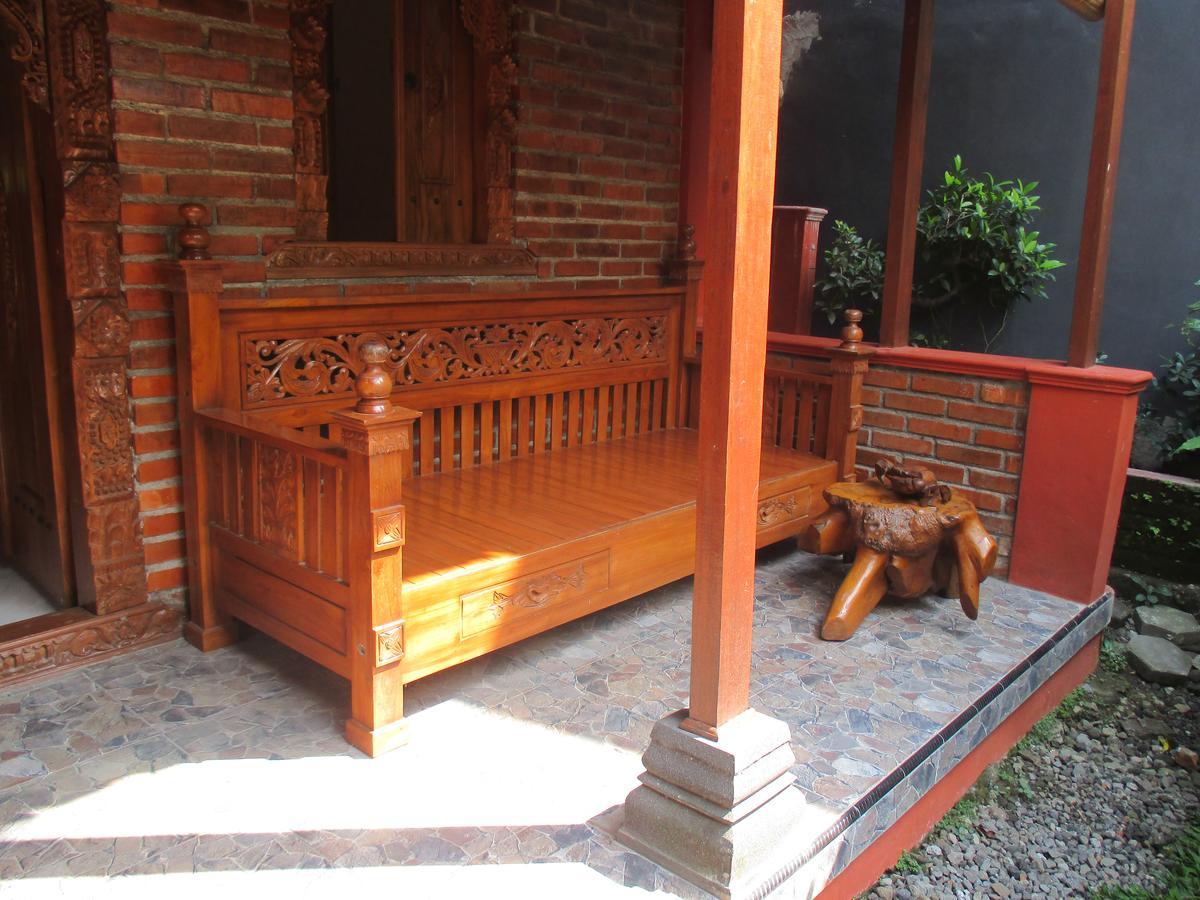 Rumah Ukhi Guest House Cebongan エクステリア 写真