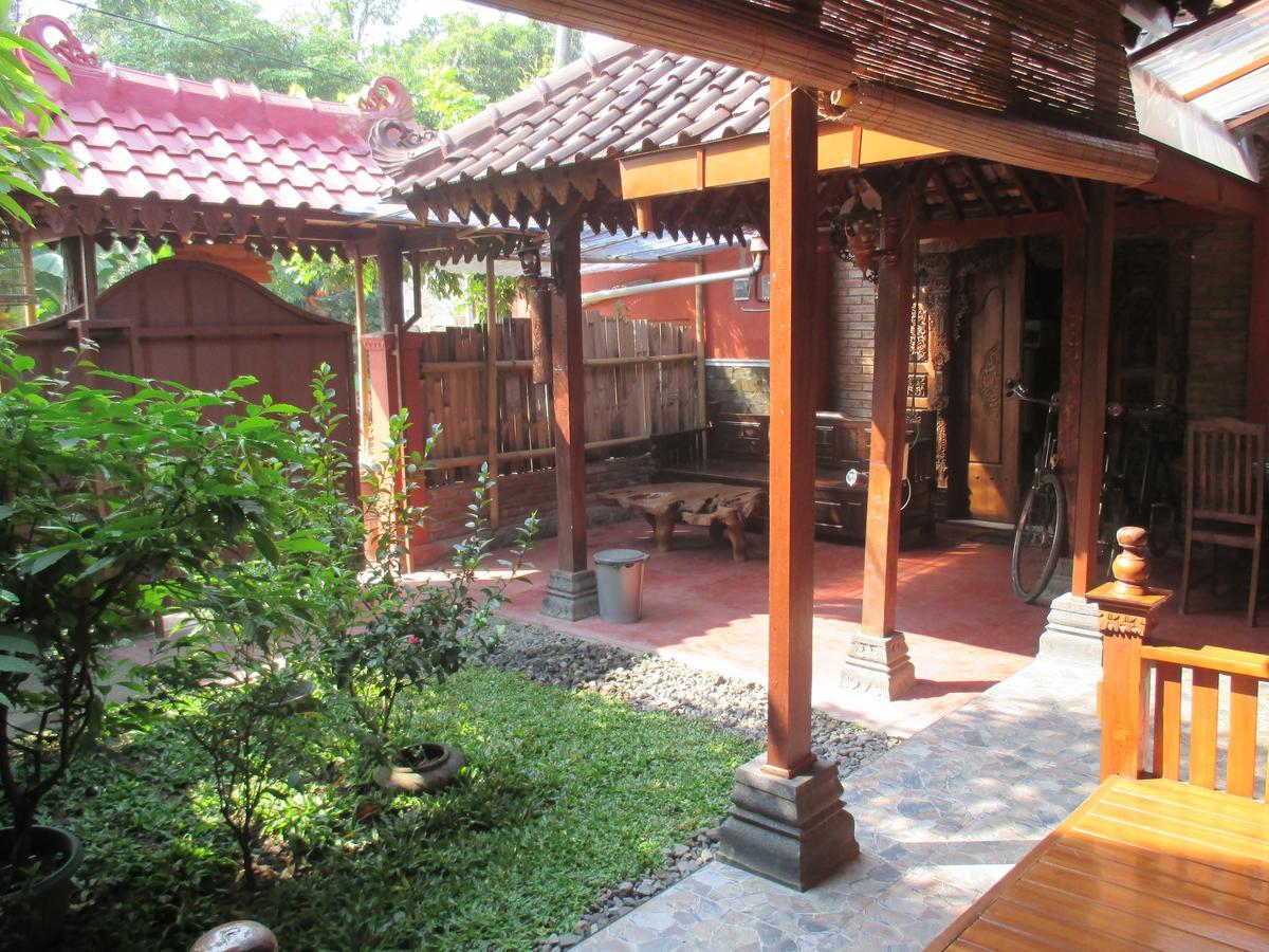 Rumah Ukhi Guest House Cebongan エクステリア 写真