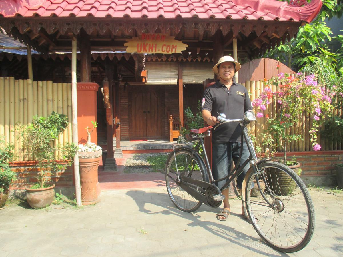 Rumah Ukhi Guest House Cebongan エクステリア 写真