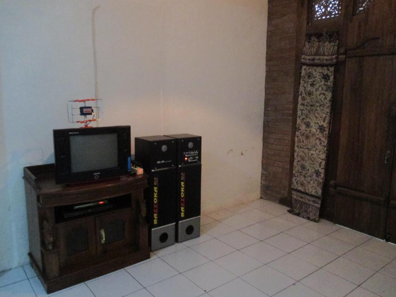 Rumah Ukhi Guest House Cebongan エクステリア 写真